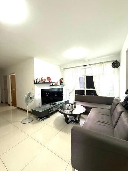 662B Edgedale Plains, 662B Edgedale Plains, Hougang / Punggol / Sengkang, 3 Bedrooms, 990 sqft, HDB Flat For Sale, by James Tan, 500299553 - Living Room - PropertyGuru.com.sg