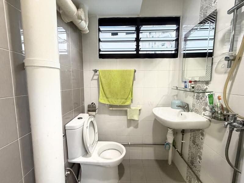 616 Bedok Reservoir Road, 616 Bedok Reservoir Road, Bedok / Upper East Coast, 2 Bedrooms, 732 sqft, HDB Flat For Sale, by Toby Aw, 500299565 - Bathroom - PropertyGuru.com.sg