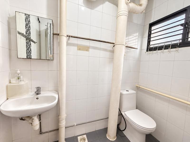 848 Tampines Street 82, 848 Tampines Street 82, Pasir Ris / Tampines, 3 Bedrooms, 1,120 sqft, HDB Flat For Sale, by Faizal Rahim, 500299569 - Bathroom - PropertyGuru.com.sg