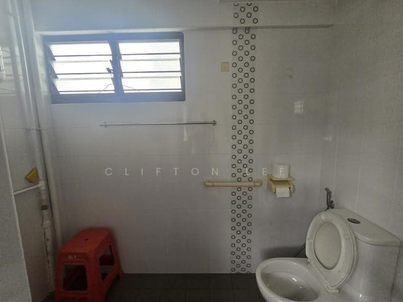 540 Jurong West Avenue 1, 540 Jurong West Avenue 1, Boon Lay / Jurong / Tuas, Room Rental, 150 sqft, HDB Flat For Rent, by Clifton Lee, 500299655 - Bathroom - PropertyGuru.com.sg