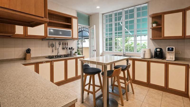 BAYSHORE AREA CORNER-TERRACE PRICED TO SELL, Lucky Heights, Lucky View, Lucky Rise, Jalan Remis, Evergreen Avenue, Jalan Kupang, Sennett Lane, Sennett Drive, Sennett Close, Parbury Avenue, Bedok / Upper East Coast, 7 Bedrooms, 4,000 sqft, Corner Terrace For Sale, by Benjamin Soh, 500299706 - Kitchen - PropertyGuru.com.sg