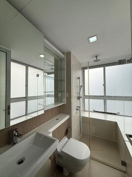 The Regency at Tiong Bahru, 36 Chay Yan Street, Alexandra / Commonwealth, 3 Bedrooms, 1,270 sqft, Condominium For Rent, by Clarence Tan, 500299733 - Bathroom - PropertyGuru.com.sg