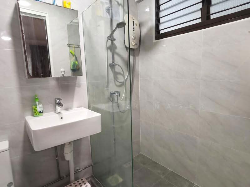 214 Choa Chu Kang Central, 214 Choa Chu Kang Central, Dairy Farm / Bukit Panjang / Choa Chu Kang, 4 Bedrooms, 1,528 sqft, HDB Flat For Sale, by Rozi Faith Naser, 500299838 - Bathroom - PropertyGuru.com.sg
