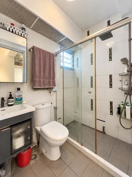 420 Clementi Avenue 1, 420 Clementi Avenue 1, Buona Vista / West Coast / Clementi New Town, 3 Bedrooms, 1,033 sqft, HDB Flat For Rent, by Oh Yu Xuan, 500299848 - Bathroom - PropertyGuru.com.sg