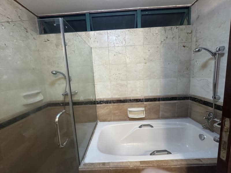 Kew Crescent, Upper East Coast Road, Bedok / Upper East Coast, Room Rental, 250 sqft, Terraced House For Rent, by Ann Lee, 500299907 - Bathroom - PropertyGuru.com.sg