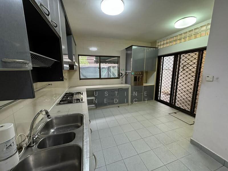 Soo Chow Walk, Ang Mo Kio / Bishan / Thomson, 4 Bedrooms, 3,000 sqft, Terraced House For Rent, by Faustine Benedict, 500299916 - Kitchen - PropertyGuru.com.sg