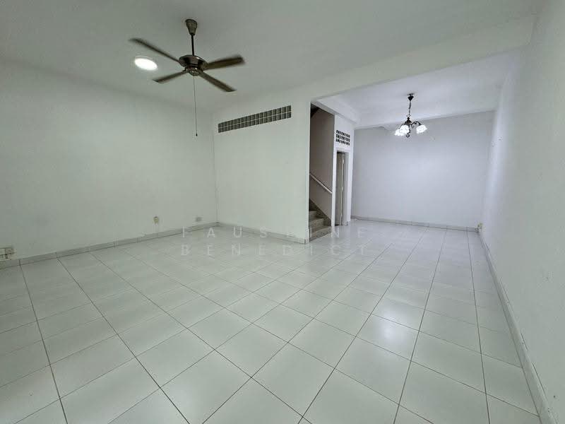 Soo Chow Walk, Ang Mo Kio / Bishan / Thomson, 4 Bedrooms, 3,000 sqft, Terraced House For Rent, by Faustine Benedict, 500299916 - Living Room - PropertyGuru.com.sg