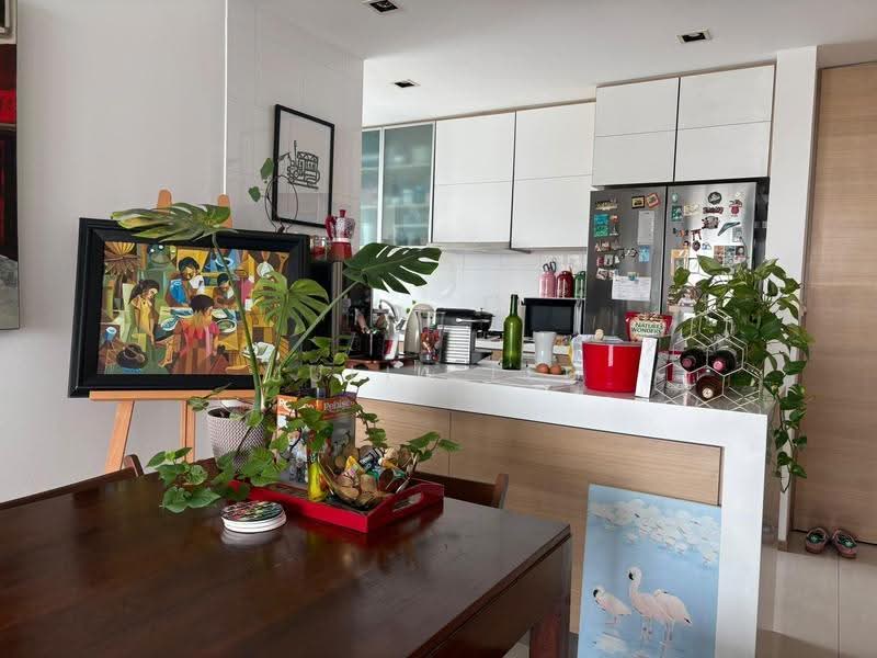Domain 21, 23 Delta Road, Alexandra / Commonwealth, 2 Bedrooms, 926 sqft, Condominium For Sale, by Julia Lee, 500299920 - Kitchen - PropertyGuru.com.sg
