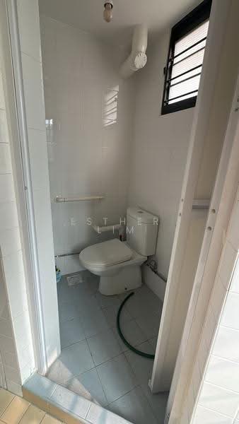 174 Ang Mo Kio Avenue 4, 174 Ang Mo Kio Avenue 4, Ang Mo Kio / Bishan / Thomson, 2 Bedrooms, 656 sqft, HDB Flat For Sale, by Esther Lim, 500299935 - Bathroom - PropertyGuru.com.sg