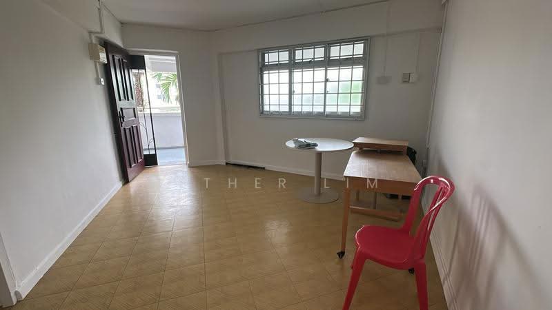 174 Ang Mo Kio Avenue 4, 174 Ang Mo Kio Avenue 4, Ang Mo Kio / Bishan / Thomson, 2 Bedrooms, 656 sqft, HDB Flat For Sale, by Esther Lim, 500299935 - Living Room - PropertyGuru.com.sg