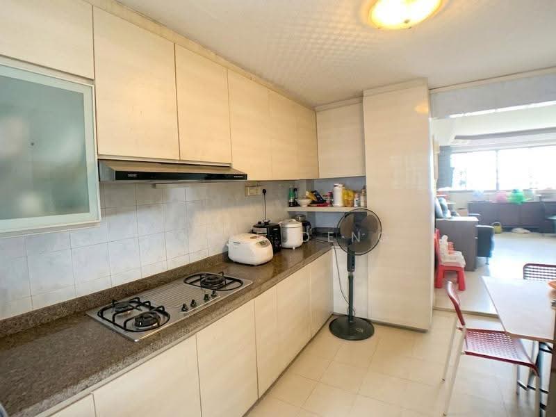 42 Bedok South Road, 42 Bedok South Road, Bedok / Upper East Coast, 3 Bedrooms, 904 sqft, HDB Flat For Sale, by Wayne Deng, 500299989 - Kitchen - PropertyGuru.com.sg