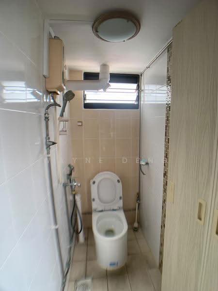 42 Bedok South Road, 42 Bedok South Road, Bedok / Upper East Coast, 3 Bedrooms, 904 sqft, HDB Flat For Sale, by Wayne Deng, 500299989 - Bathroom - PropertyGuru.com.sg