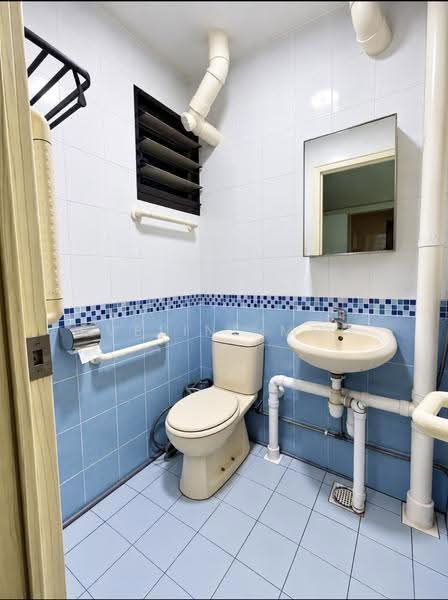 742 Yishun Avenue 5, 742 Yishun Avenue 5, Sembawang / Yishun, 2 Bedrooms, 721 sqft, HDB Flat For Sale, by Eveline Moo, 500300006 - Bathroom - PropertyGuru.com.sg
