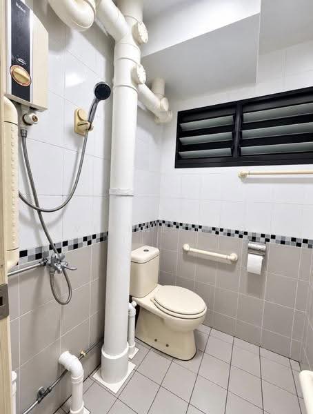 742 Yishun Avenue 5, 742 Yishun Avenue 5, Sembawang / Yishun, 2 Bedrooms, 721 sqft, HDB Flat For Sale, by Eveline Moo, 500300006 - Bathroom - PropertyGuru.com.sg