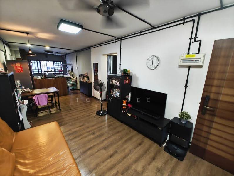 535 Ang Mo Kio Avenue 5, 535 Ang Mo Kio Avenue 5, Ang Mo Kio / Bishan / Thomson, 2 Bedrooms, 721 sqft, HDB Flat For Sale, by Tony Lee, 500300034 - Living Room - PropertyGuru.com.sg