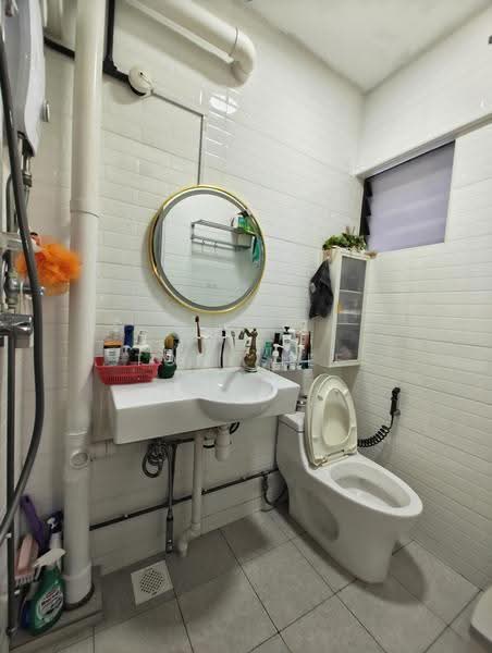 535 Ang Mo Kio Avenue 5, 535 Ang Mo Kio Avenue 5, Ang Mo Kio / Bishan / Thomson, 2 Bedrooms, 721 sqft, HDB Flat For Sale, by Tony Lee, 500300034 - Bathroom - PropertyGuru.com.sg