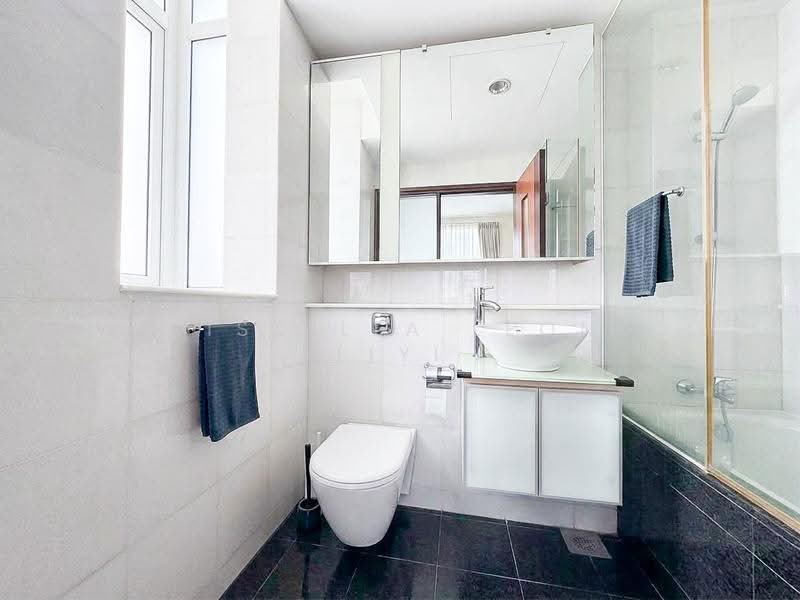 Robertson 100, 100 Robertson Quay, Orchard / River Valley, 2 Bedrooms, 872 sqft, Apartment For Sale, by PRISCILLA LEONG LIYI, 500300193 - Bathroom - PropertyGuru.com.sg