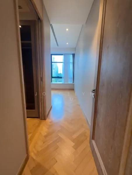 Entry to Room1