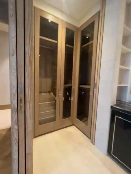 Junior Suite Walk-in Wardrobe