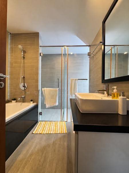 Estrivillas, Jalan Lim Tai See, Tanglin / Holland / Bukit Timah, 5 Bedrooms, 5,414 sqft, Cluster House For Sale, by Hugo (Ping Wei) Xu, 500300362 - Main Bathroom - PropertyGuru.com.sg