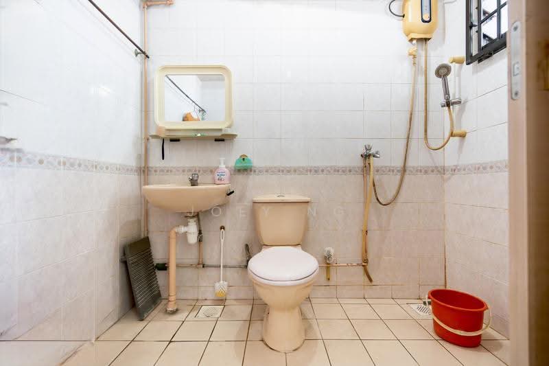 623 Jurong West Street 61, 623 Jurong West Street 61, Boon Lay / Jurong / Tuas, 3 Bedrooms, 969 sqft, HDB Flat For Sale, by Joey Ng, 500300397 - Bathroom - PropertyGuru.com.sg