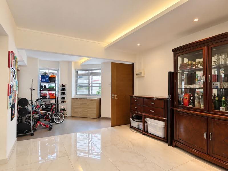 205 Pasir Ris Street 21, 205 Pasir Ris Street 21, Pasir Ris / Tampines, 3 Bedrooms, 1,582 sqft, HDB Flat For Sale, by Chester Lim 林俊贤, 500300502 - Balcony entrance - PropertyGuru.com.sg