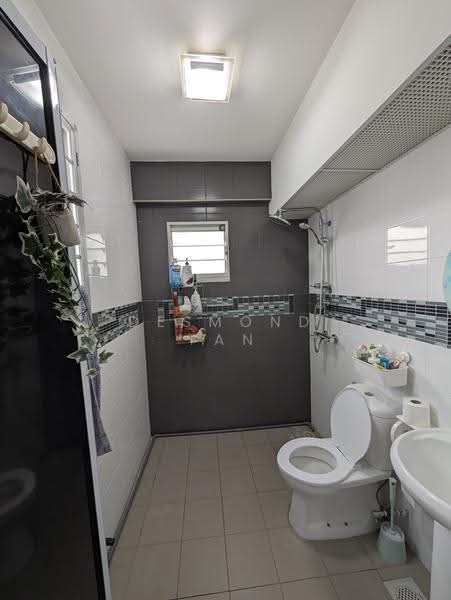 208C Punggol Place, 208C Punggol Place, Hougang / Punggol / Sengkang, 2 Bedrooms, 721 sqft, HDB Flat For Rent, by Desmond Tan, 500300579 - Bathroom - PropertyGuru.com.sg