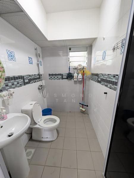 208C Punggol Place, 208C Punggol Place, Hougang / Punggol / Sengkang, 2 Bedrooms, 721 sqft, HDB Flat For Rent, by Desmond Tan, 500300579 - Bathroom - PropertyGuru.com.sg