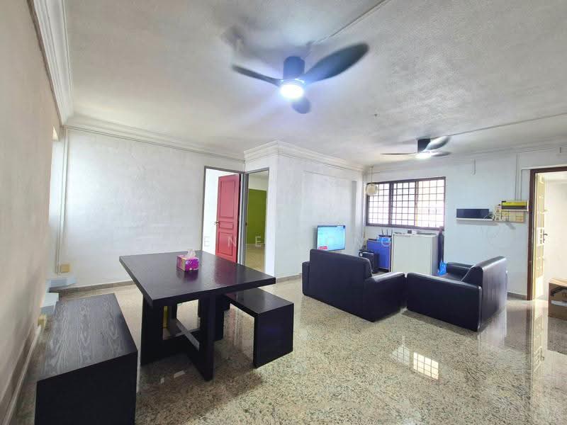 527 Jurong West Street 52, 527 Jurong West Street 52, Boon Lay / Jurong / Tuas, 3 Bedrooms, 1,001 sqft, HDB Flat For Rent, by Irene Yong, 500300606 - Living Room - PropertyGuru.com.sg
