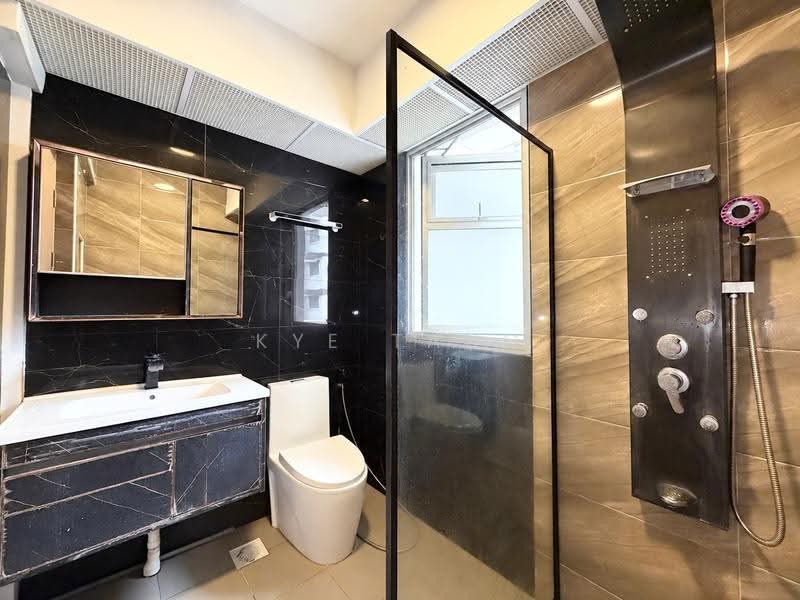 Master Bedroom Toilet