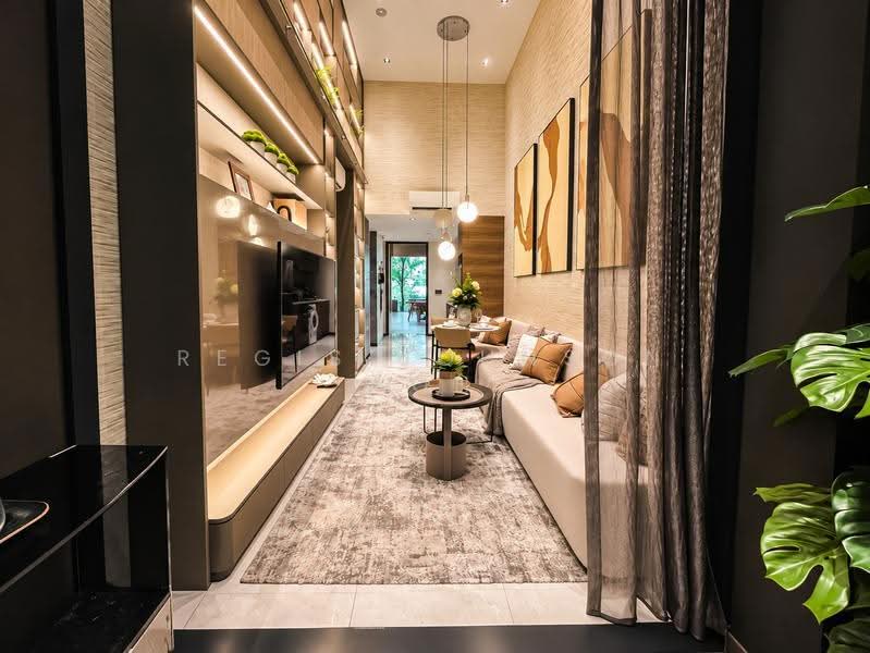 Blossoms By The Park, 9 Slim Barracks Rise, Buona Vista / West Coast / Clementi New Town, 2 Bedrooms, 678 sqft, Condominium For Sale, by Regis Johnson Soh, 500300704 - Living Room - PropertyGuru.com.sg