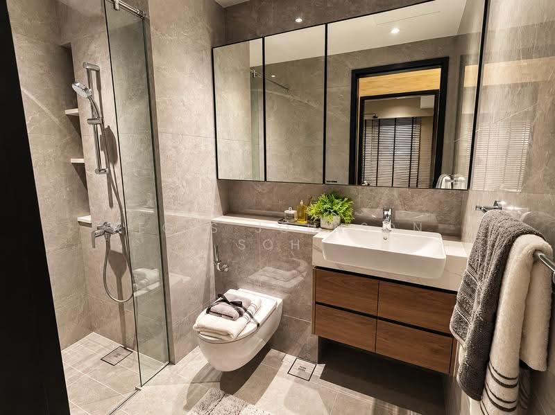 Blossoms By The Park, 9 Slim Barracks Rise, Buona Vista / West Coast / Clementi New Town, 2 Bedrooms, 678 sqft, Condominium For Sale, by Regis Johnson Soh, 500300704 - Bathroom - PropertyGuru.com.sg