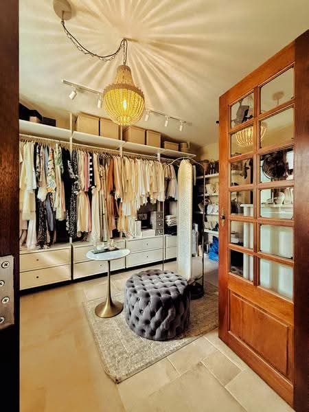 Walk-in Wardrobe