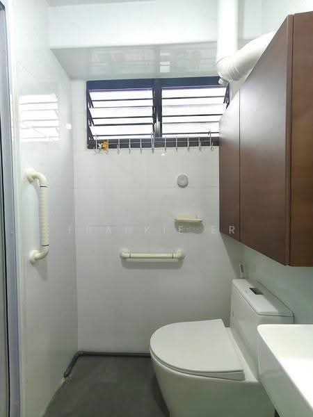 864 Tampines Street 83, 864 Tampines Street 83, Pasir Ris / Tampines, 3 Bedrooms, 1,119 sqft, HDB Flat For Sale, by Frankie Er, 500300882 - Bathroom - PropertyGuru.com.sg