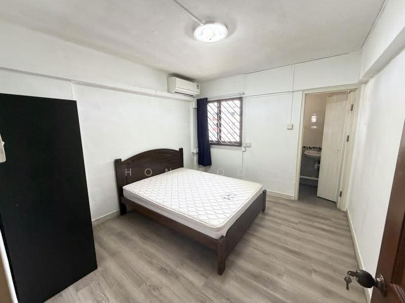 107 Bedok North Road, 107 Bedok North Road, Bedok / Upper East Coast, 2 Bedrooms, 721 sqft, HDB Flat For Sale, by Shon Foong, 500301065 - Master Bedroom - PropertyGuru.com.sg