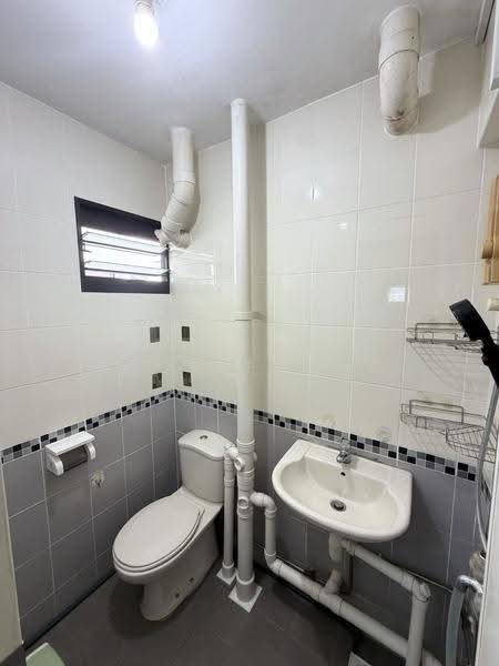 107 Bedok North Road, 107 Bedok North Road, Bedok / Upper East Coast, 2 Bedrooms, 721 sqft, HDB Flat For Sale, by Shon Foong, 500301065 - Bathroom - PropertyGuru.com.sg