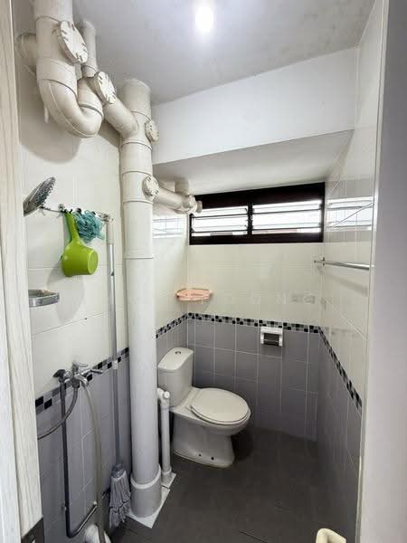 107 Bedok North Road, 107 Bedok North Road, Bedok / Upper East Coast, 2 Bedrooms, 721 sqft, HDB Flat For Sale, by Shon Foong, 500301065 - Bathroom - PropertyGuru.com.sg