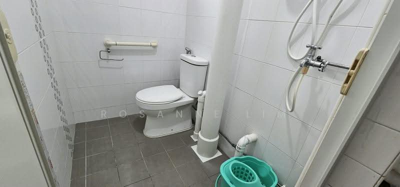 110 Bukit Purmei Road, 110 Bukit Purmei Road, Harbourfront / Telok Blangah, Room Rental, 100 sqft, HDB Flat For Rent, by Rosanne Lim, 500301121 - Bathroom - PropertyGuru.com.sg