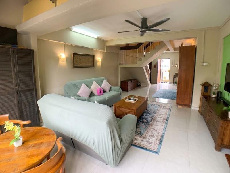 717 Bedok Reservoir Road, 717 Bedok Reservoir Road, Bedok / Upper East Coast, 3 Bedrooms, 1,507 sqft, HDB Flat For Sale, by Wayne Deng, 500301171 - Living Room - PropertyGuru.com.sg