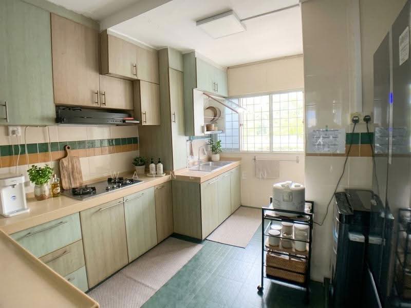 717 Bedok Reservoir Road, 717 Bedok Reservoir Road, Bedok / Upper East Coast, 3 Bedrooms, 1,507 sqft, HDB Flat For Sale, by Wayne Deng, 500301171 - Kitchen - PropertyGuru.com.sg