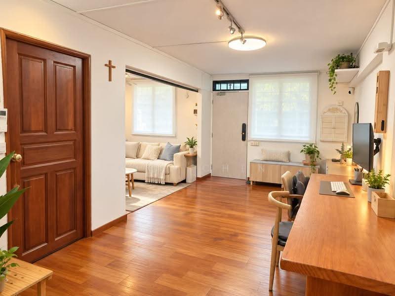 34 Lorong 5 Toa Payoh, 34 Lorong 5 Toa Payoh, Balestier / Toa Payoh, 2 Bedrooms, 721 sqft, HDB Flat For Sale, by Kidd Chen, 500301241 - Living Room - PropertyGuru.com.sg