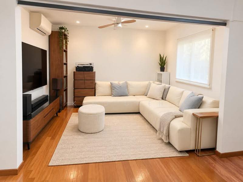 34 Lorong 5 Toa Payoh, 34 Lorong 5 Toa Payoh, Balestier / Toa Payoh, 2 Bedrooms, 721 sqft, HDB Flat For Sale, by Kidd Chen, 500301241 - Living Room - PropertyGuru.com.sg