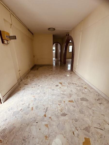 110 Ang Mo Kio Avenue 4, 110 Ang Mo Kio Avenue 4, Ang Mo Kio / Bishan / Thomson, 2 Bedrooms, 882 sqft, HDB Flat For Sale, by Leon Ching, 500301332 - Corridor - PropertyGuru.com.sg