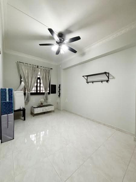 204A Compassvale Drive, 204A Compassvale Drive, Hougang / Punggol / Sengkang, 3 Bedrooms, 990 sqft, HDB Flat For Sale, by Asyraaf TCR, 500301375 - Living Room - PropertyGuru.com.sg