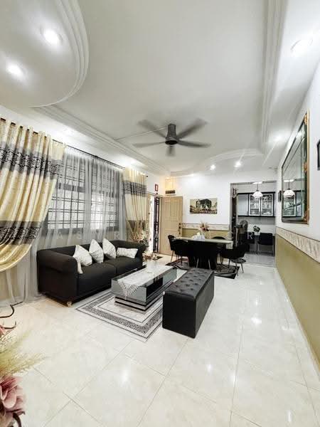 204A Compassvale Drive, 204A Compassvale Drive, Hougang / Punggol / Sengkang, 3 Bedrooms, 990 sqft, HDB Flat For Sale, by Asyraaf TCR, 500301375 - Living Room - PropertyGuru.com.sg