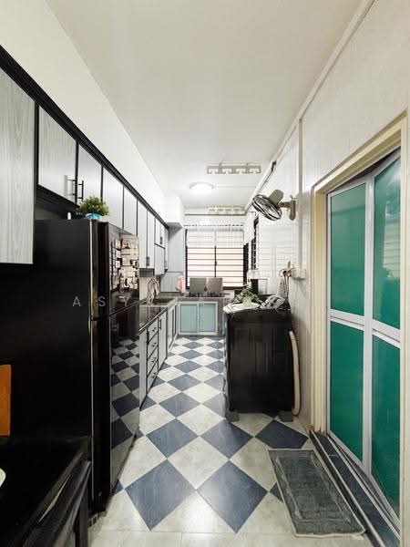 204A Compassvale Drive, 204A Compassvale Drive, Hougang / Punggol / Sengkang, 3 Bedrooms, 990 sqft, HDB Flat For Sale, by Asyraaf TCR, 500301375 - Kitchen - PropertyGuru.com.sg