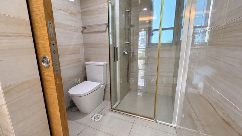 The Santorini, 29 Tampines Street 86, Pasir Ris / Tampines, 3 Bedrooms, 1,130 sqft, Condominium For Sale, by Lim Seng Wee, 500301379 - Bathroom - PropertyGuru.com.sg
