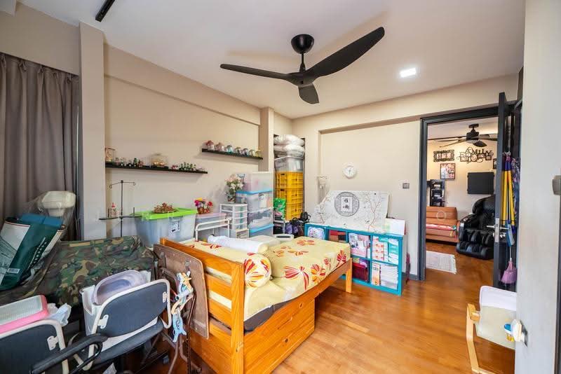 Kenanga Avenue / Lichi Avenue / Belimbing Avenue, Macpherson / Potong Pasir, 5 Bedrooms, 3,900 sqft, Corner Terrace For Sale, by Jerralyn Satrio, 500301404 - 2nd Floor - Bedroom 2 - PropertyGuru.com.sg