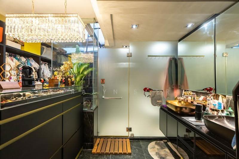 Kenanga Avenue / Lichi Avenue / Belimbing Avenue, Macpherson / Potong Pasir, 5 Bedrooms, 3,900 sqft, Corner Terrace For Sale, by Jerralyn Satrio, 500301404 - Attic - Master Bathroom - PropertyGuru.com.sg