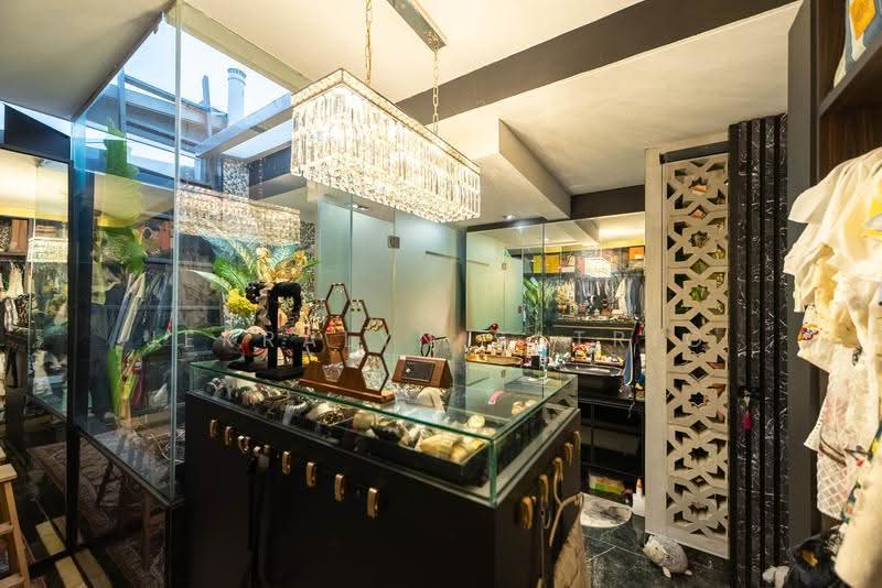 Kenanga Avenue / Lichi Avenue / Belimbing Avenue, Macpherson / Potong Pasir, 5 Bedrooms, 3,900 sqft, Corner Terrace For Sale, by Jerralyn Satrio, 500301404 - Attic - Master Bathroom - PropertyGuru.com.sg